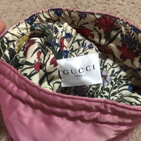 Gucci Flora Satin Pouch & Perfume Gift Set - Picture 6 of 9